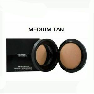 MAC -  Mineralize skinfinish natural 
Shade: Medium tan